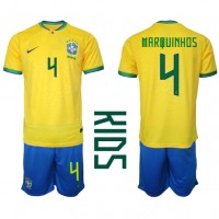 Brasilien Marquinhos #4 Hjemme Trøje Børn VM 2022 Kortærmet (+ Korte bukser)